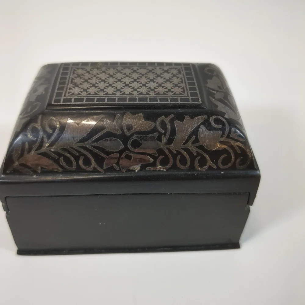 Bidri metal handcrafted floral silver inlay small trinket box